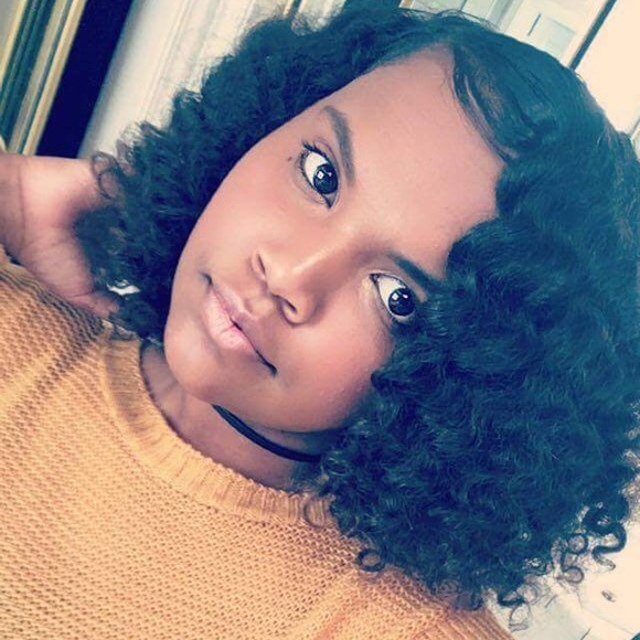 Meet your Posher, Andrea - Picture 3 of 4